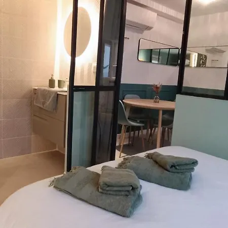 Magnifique T2 Centre 5 Min A Pieds Des Arenes De Apartamento